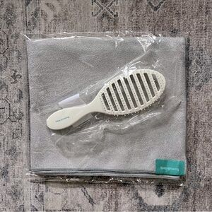 Wet Brush & Microfiber Towel